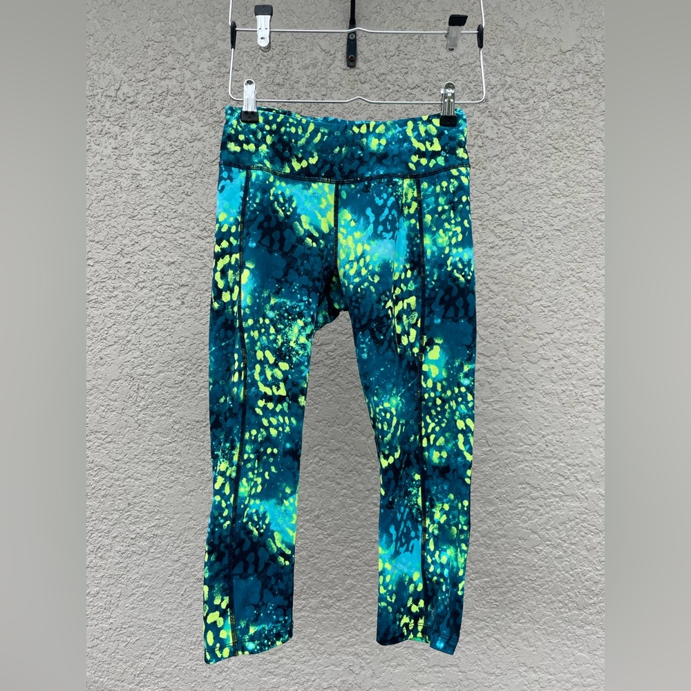 Betsey Johnson Performance Green and Blue yoga workout capri pants